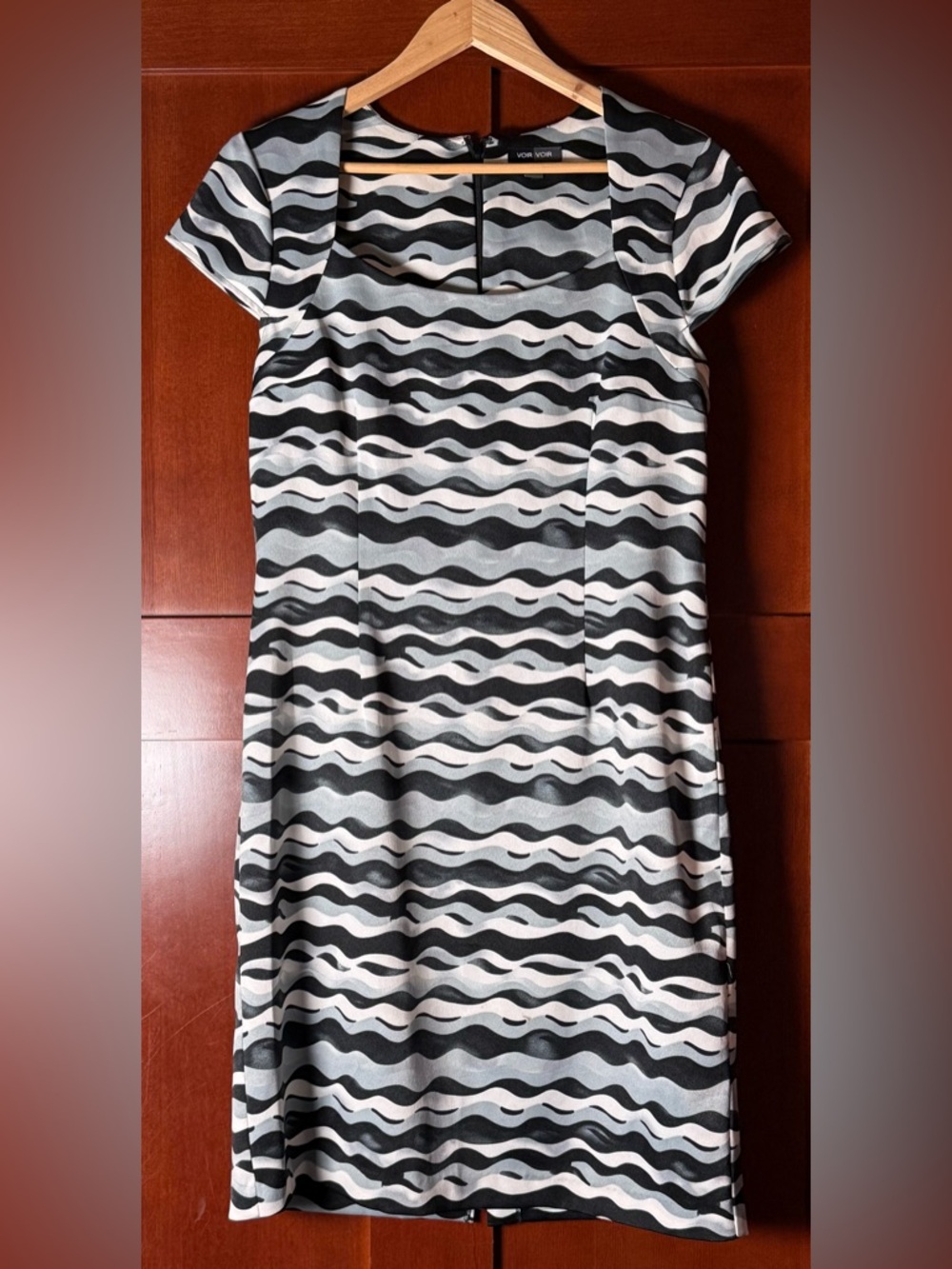 Voir Voir Black, Gray & Ivory Op Art Wavy Stripe Sheath Dress Size 12